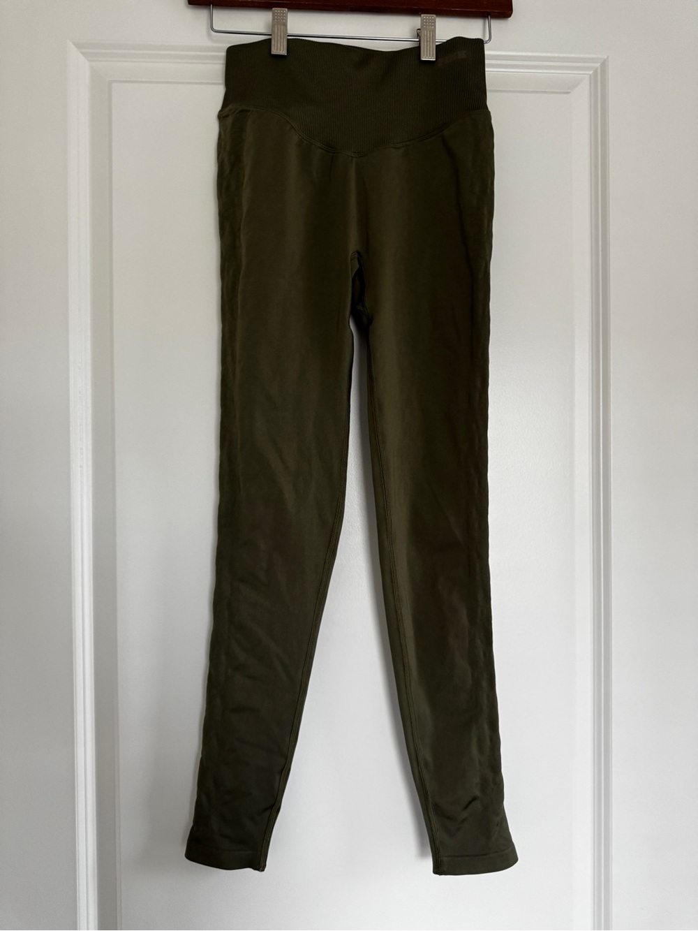 NWT V.S. PINK Olive Green Active Full Length Satin Seamless Leggings XS